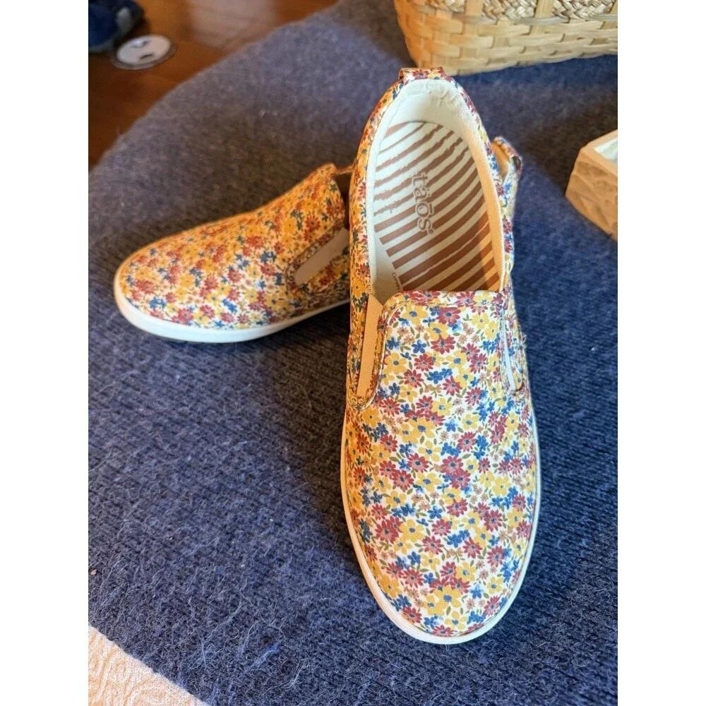 Taos Floral Slip On Shoes Size 7.5 Bright Cute Flowers Non Slip